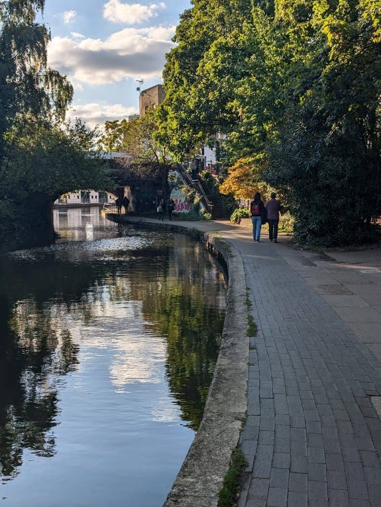 Regent's Canal Towpath, a unique and free thing to do in London